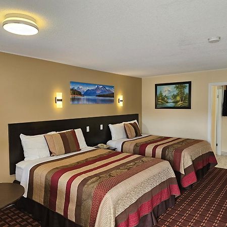 Fox Motor Inn Greater Napanee Esterno foto