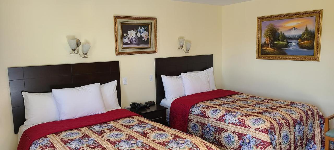 Fox Motor Inn Greater Napanee Esterno foto