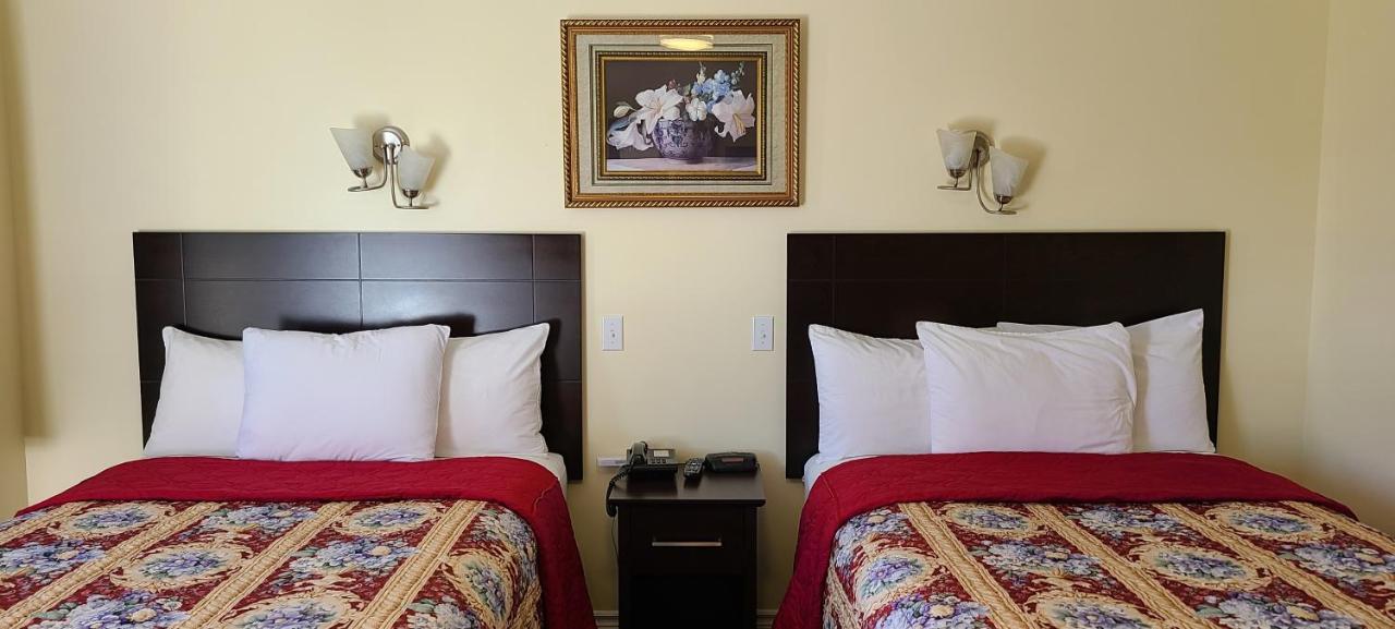 Fox Motor Inn Greater Napanee Esterno foto
