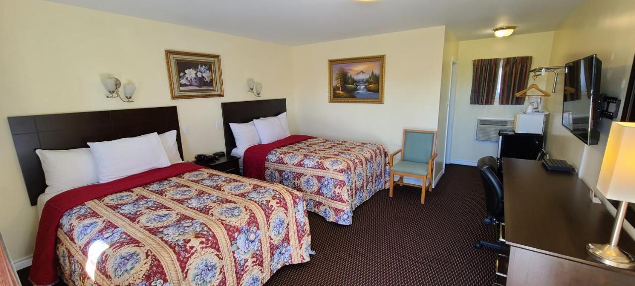 Fox Motor Inn Greater Napanee Esterno foto
