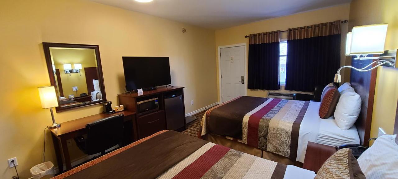 Fox Motor Inn Greater Napanee Esterno foto