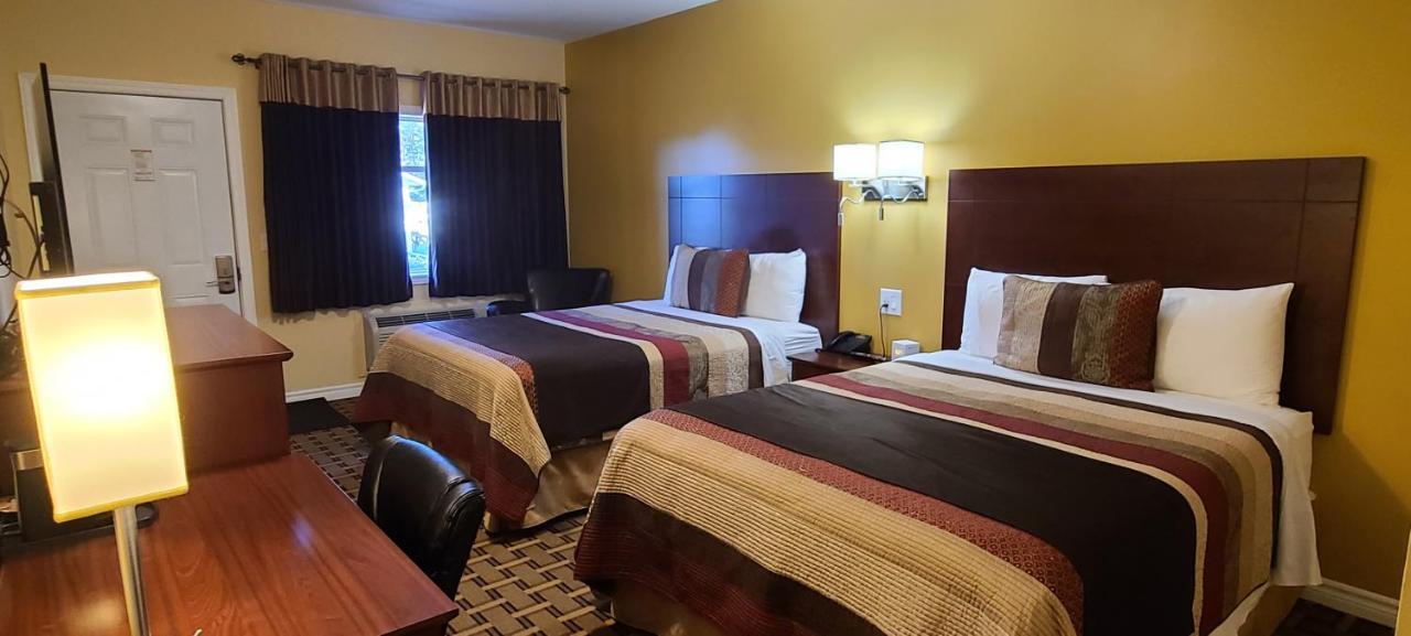 Fox Motor Inn Greater Napanee Esterno foto