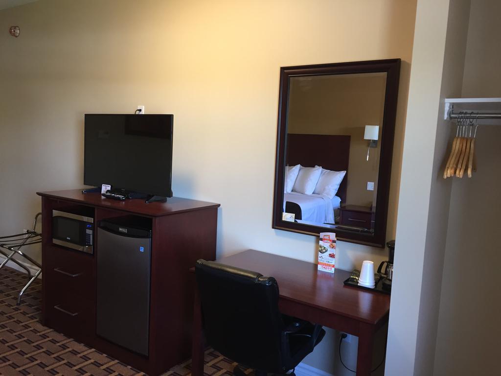 Fox Motor Inn Greater Napanee Esterno foto