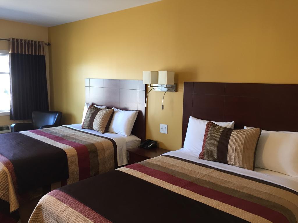 Fox Motor Inn Greater Napanee Esterno foto