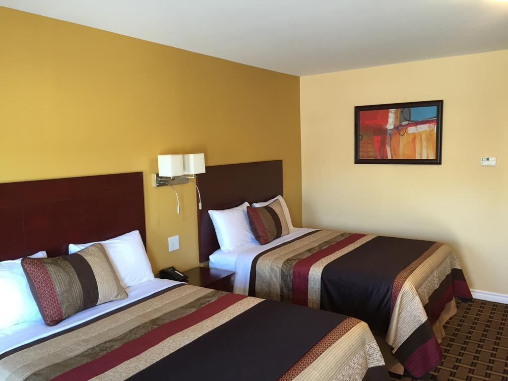 Fox Motor Inn Greater Napanee Esterno foto