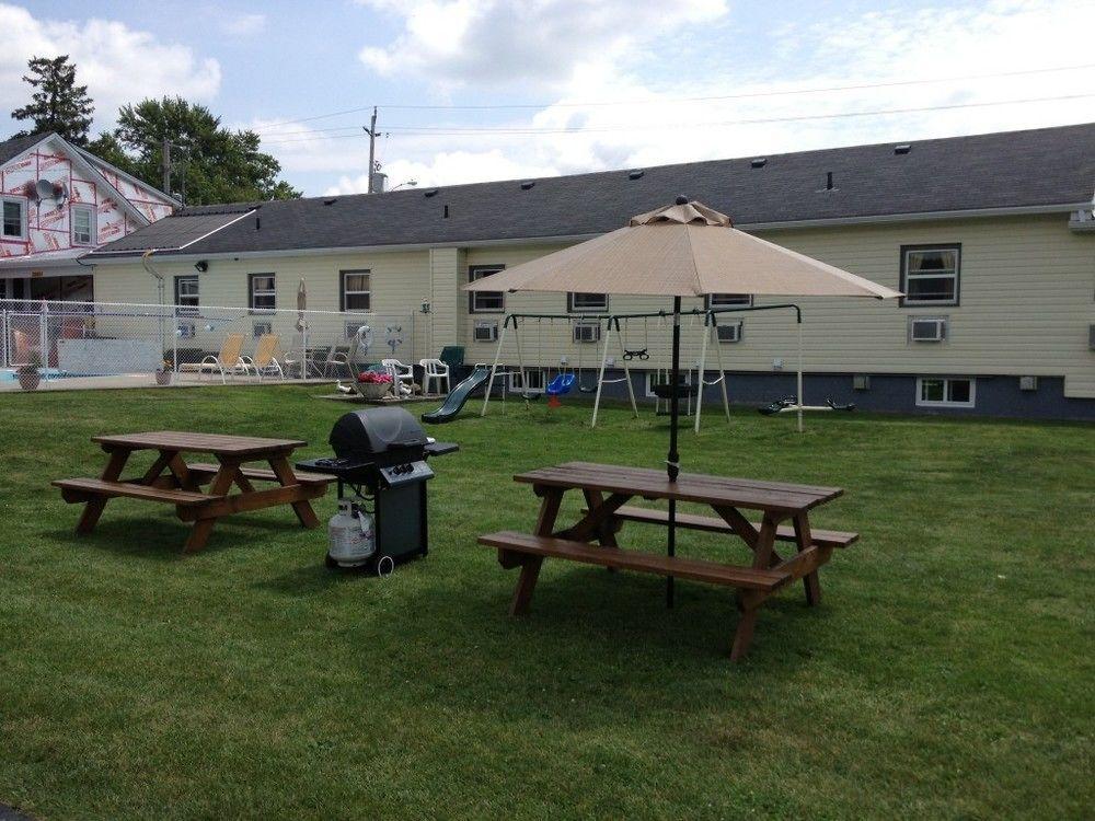 Fox Motor Inn Greater Napanee Esterno foto