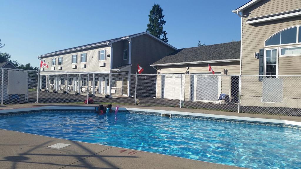 Fox Motor Inn Greater Napanee Esterno foto