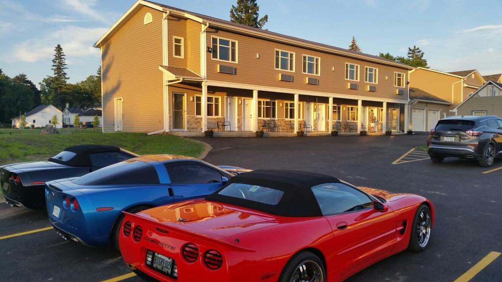 Fox Motor Inn Greater Napanee Esterno foto