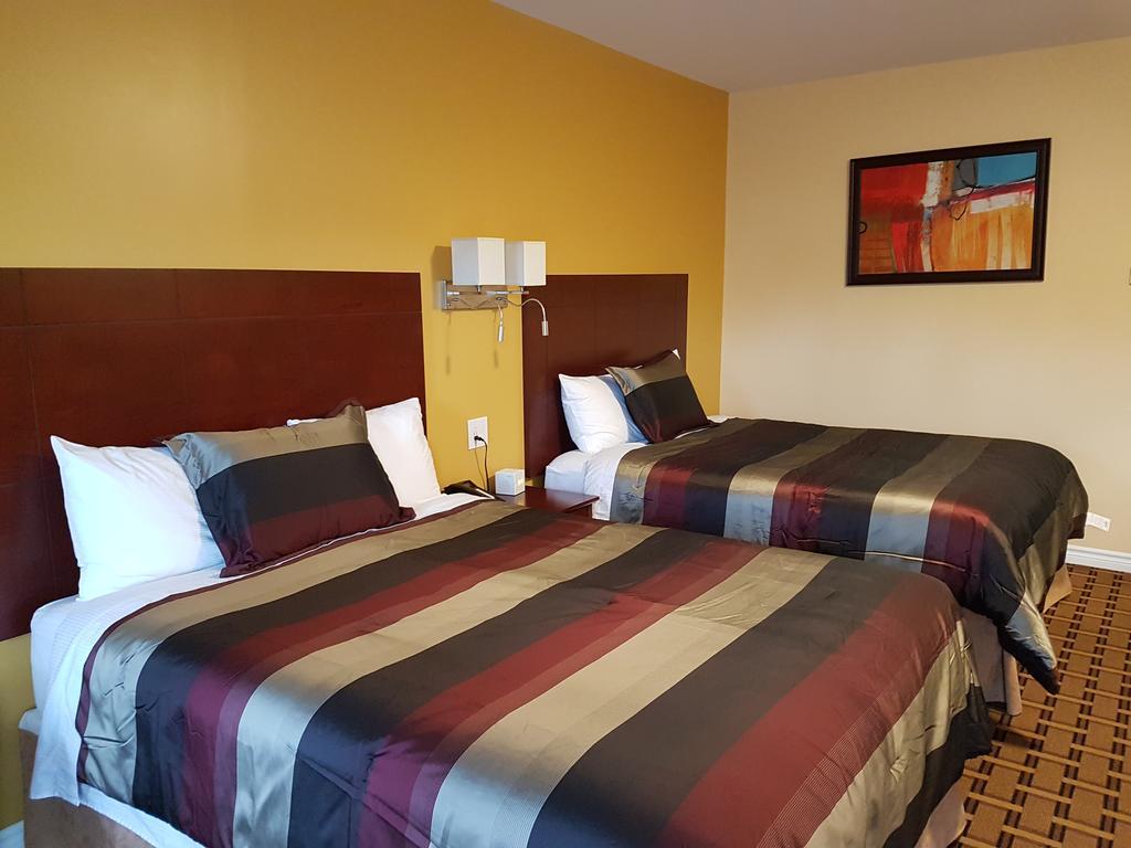 Fox Motor Inn Greater Napanee Esterno foto
