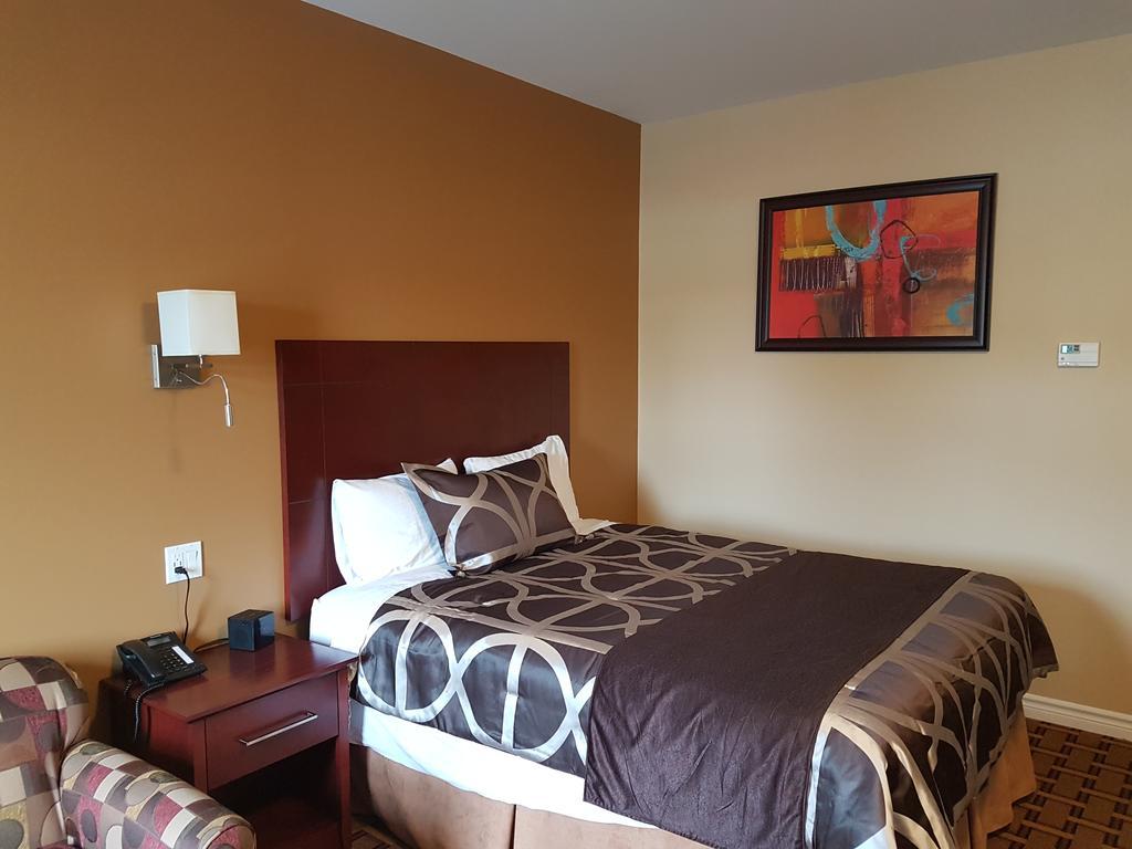 Fox Motor Inn Greater Napanee Esterno foto