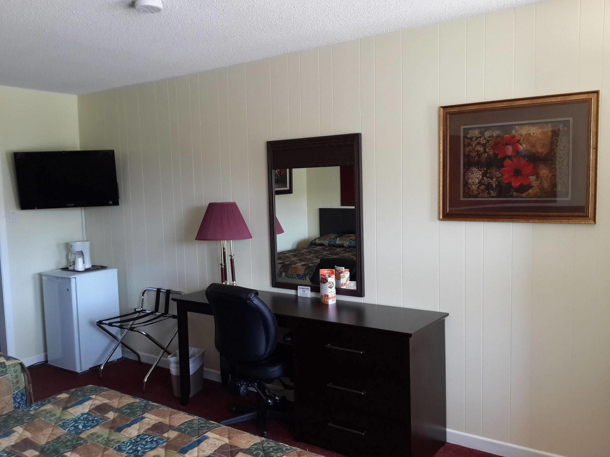 Fox Motor Inn Greater Napanee Esterno foto