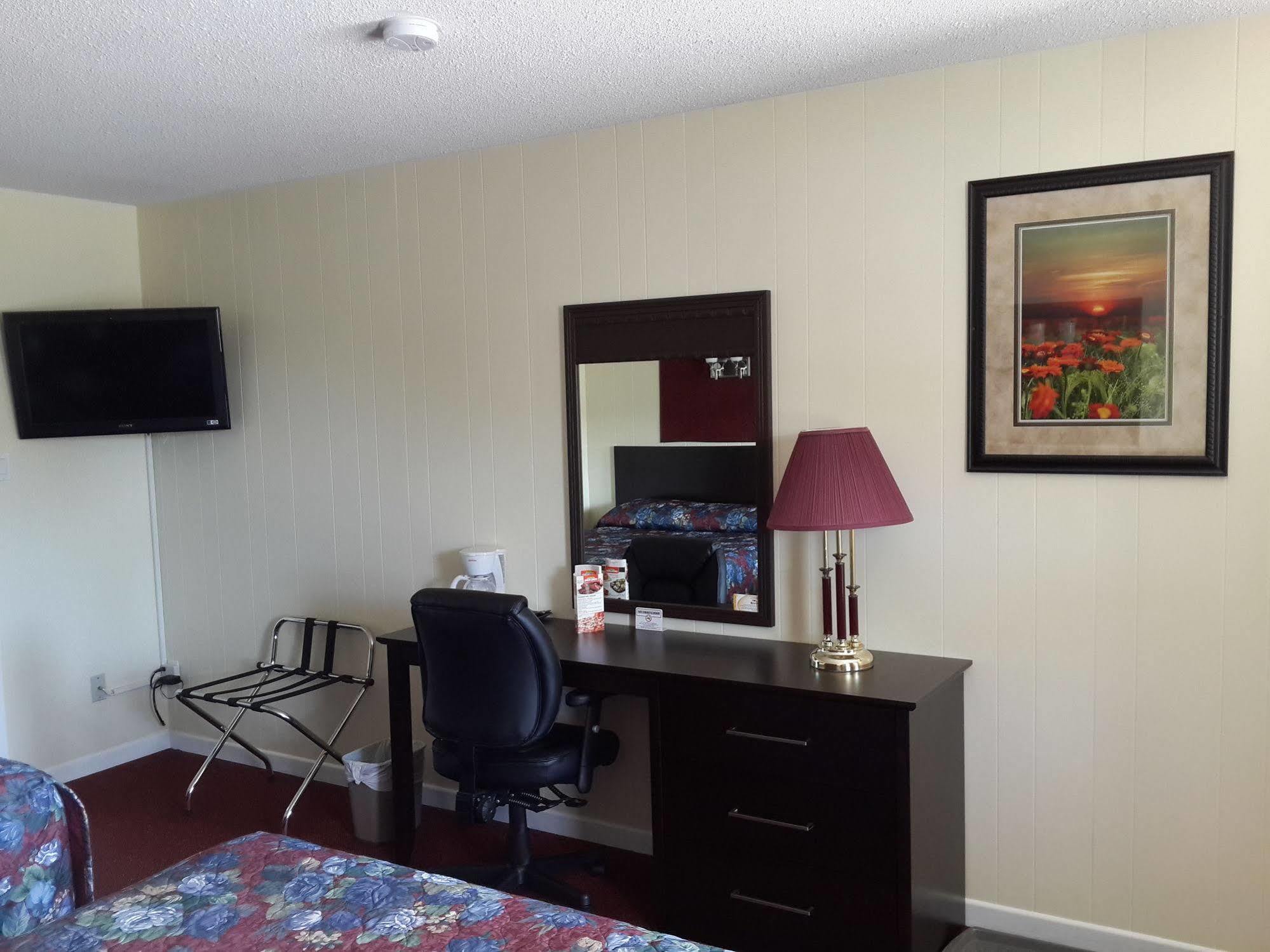 Fox Motor Inn Greater Napanee Esterno foto