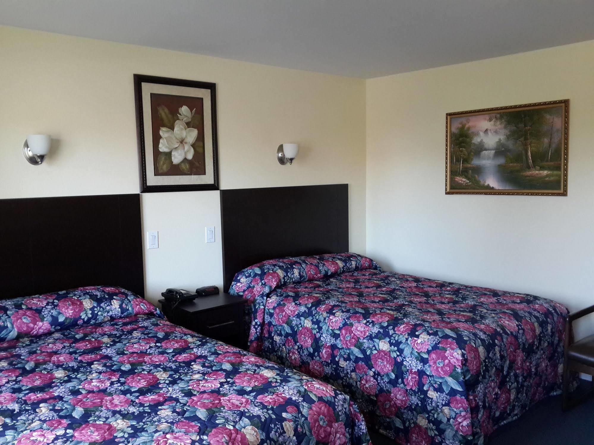 Fox Motor Inn Greater Napanee Esterno foto