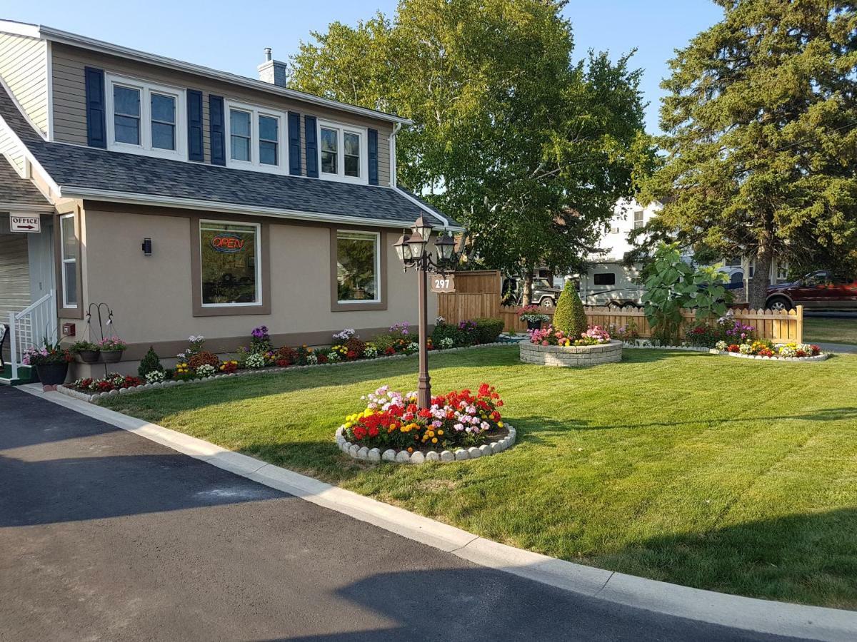 Fox Motor Inn Greater Napanee Esterno foto