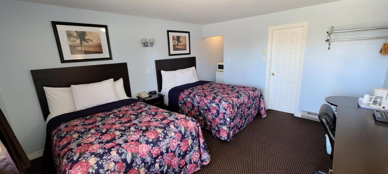 Fox Motor Inn Greater Napanee Esterno foto