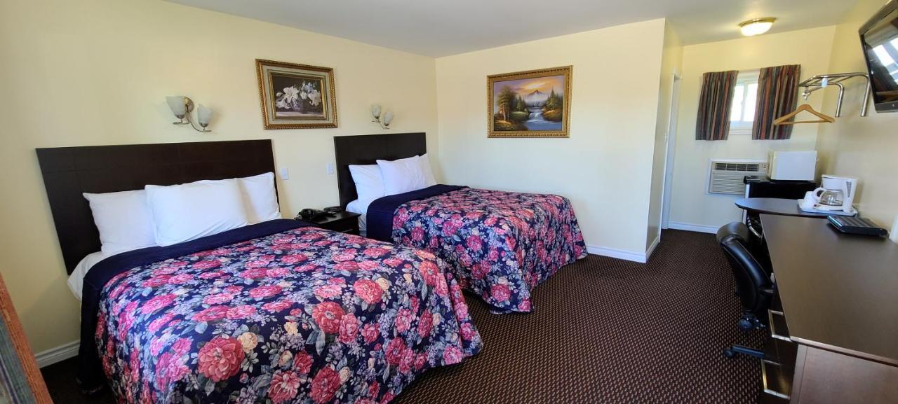 Fox Motor Inn Greater Napanee Esterno foto